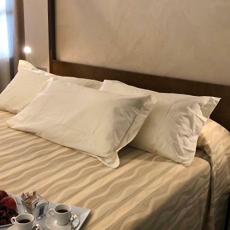 Il Feudo Di Agnadello Hotel Buitenkant foto